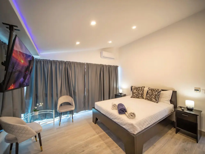 Plaza Achim Penthouse, 300m From Beach!