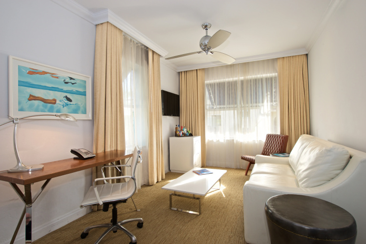 Blue Moon Hotel, Autograph Collection