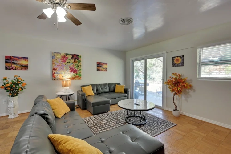 4 Bedrooms Cottage