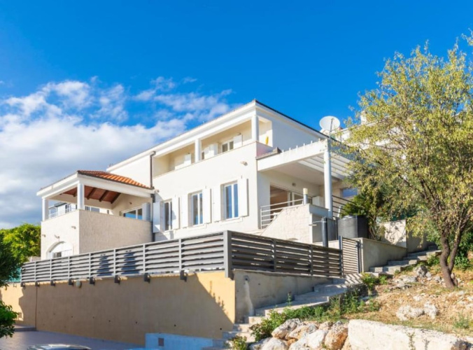 Spacious Villa Radevenjić With Outdoor Pool - Omiš