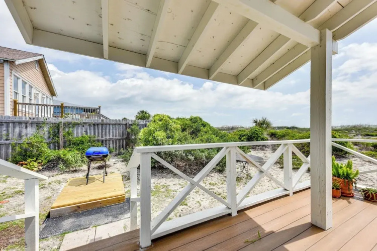 Oceanfront Amelia Island Cottage: Deck & Boardwalk