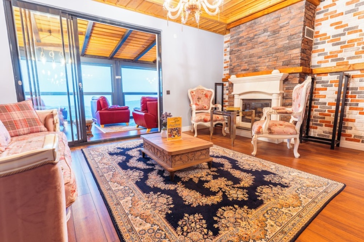 Luxury Sextuple Villa