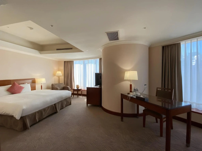 Monarch Plaza Hotel