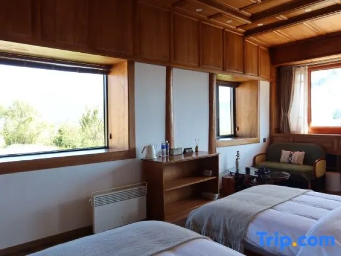 Standard Twin room with courtyard view