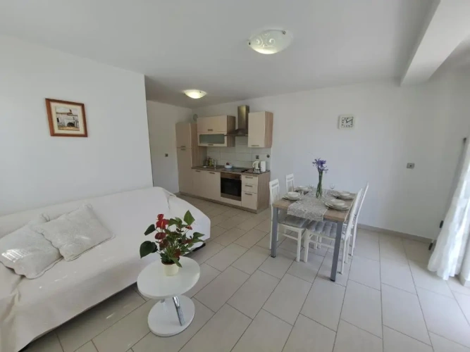 2 Bedrooms Apartment with sea view