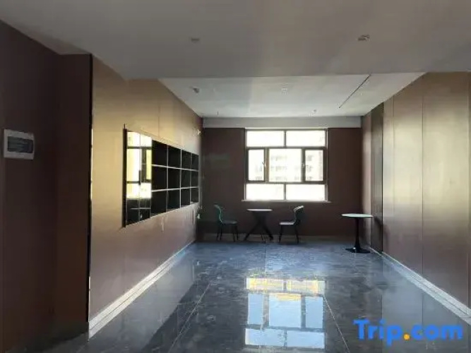 Yicheng Yining Hotel (Wanrong Plaza, Yining Development Zone)
