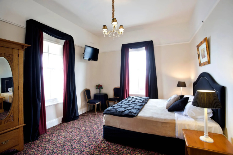 Alexandra Hotel