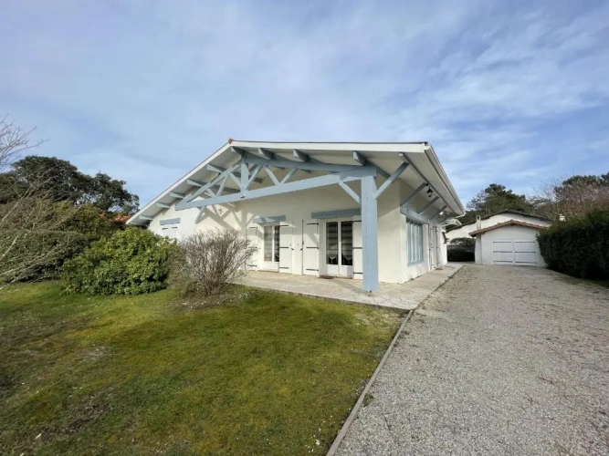 3 Bedrooms Villa