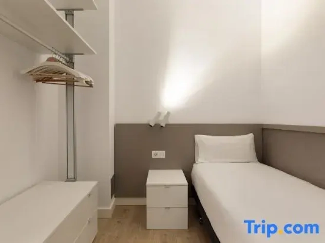 3 Bedrooms Apartment