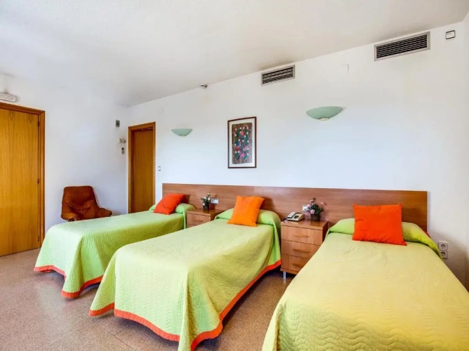 Standard Triple room