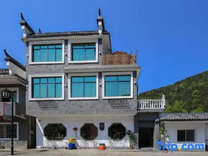 The Colorful House