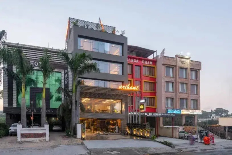 Hotel Arihant By DLS Hotels