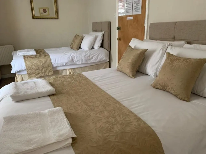 Standard Triple room