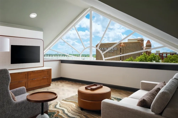 Double Suite with water view