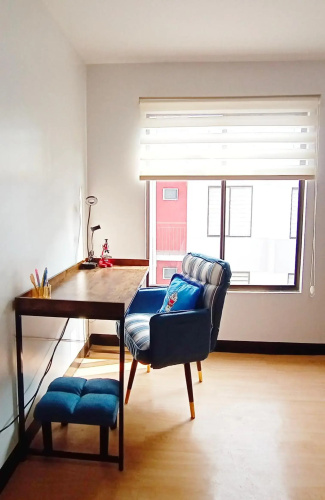 Relaxing 1-Bedroom Condo Unit (by Lee Portum)