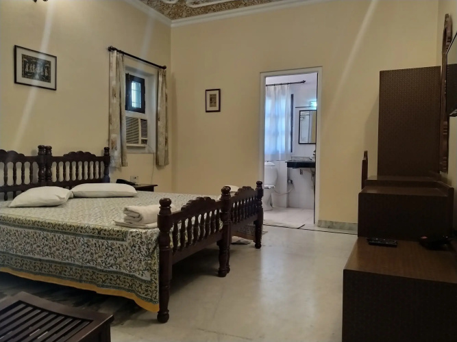 Anuraag Villa