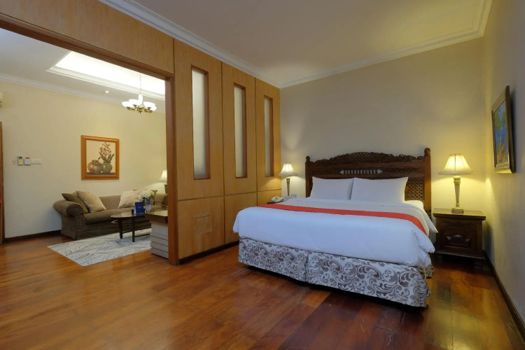 Diamond Hotel Solo