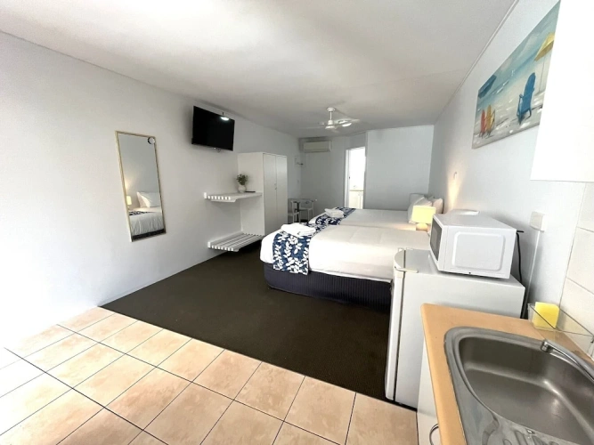 Standard Triple room