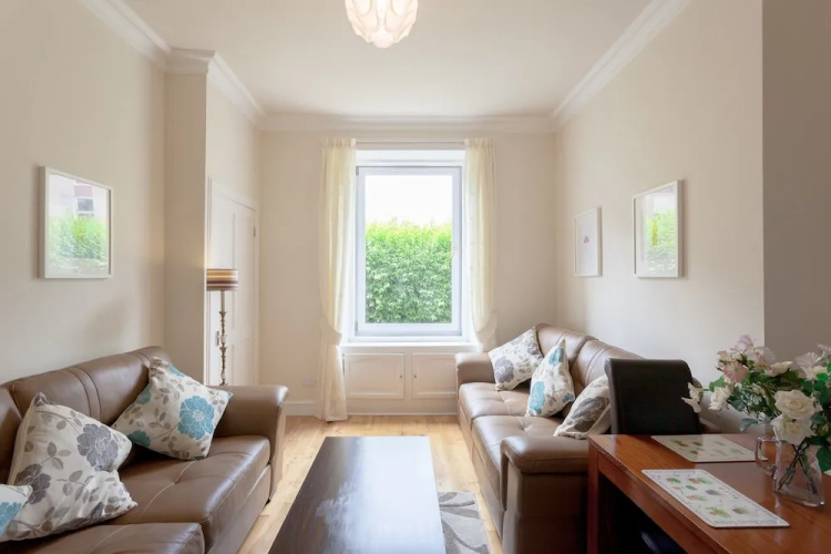 1 Bedroom Traditional Leith Flat