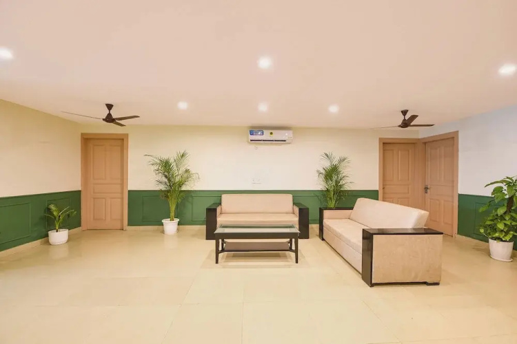 Fabhotel The White Pepper