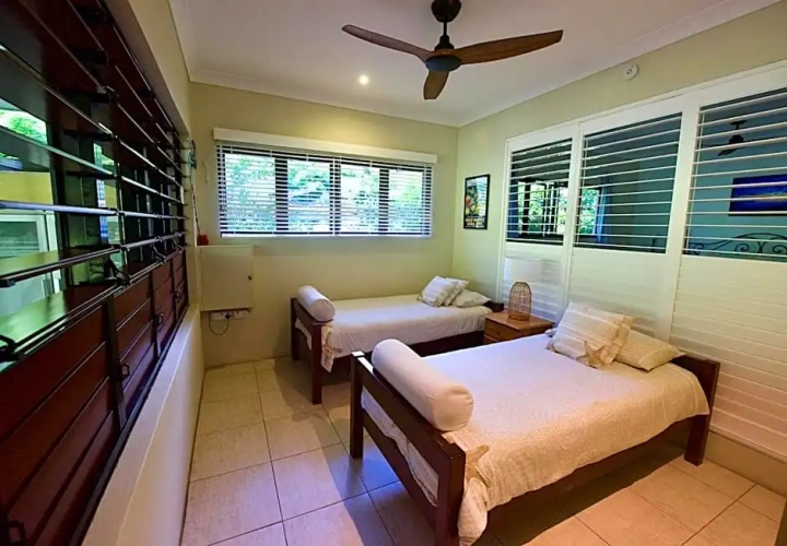 3 Bedrooms Bungalow