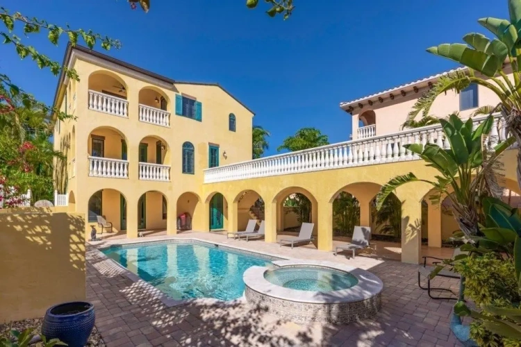 5 Bedrooms Cottage