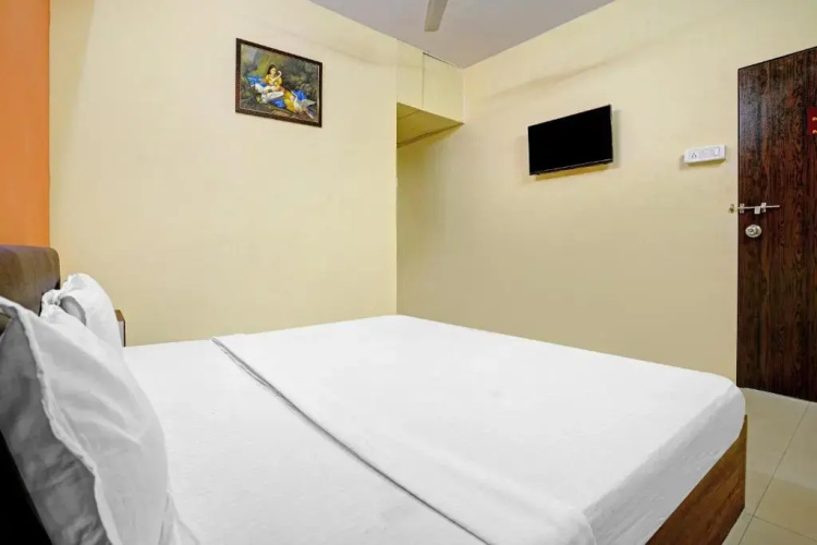 OYO 80576C Hotel Nova Rooms