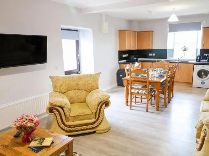 2 Bedrooms Cottage