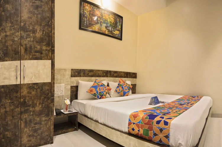 Hotel Embassy Grand