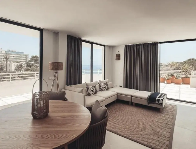 3 Bedrooms Apartment
