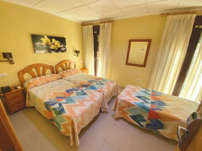 Standard Triple room