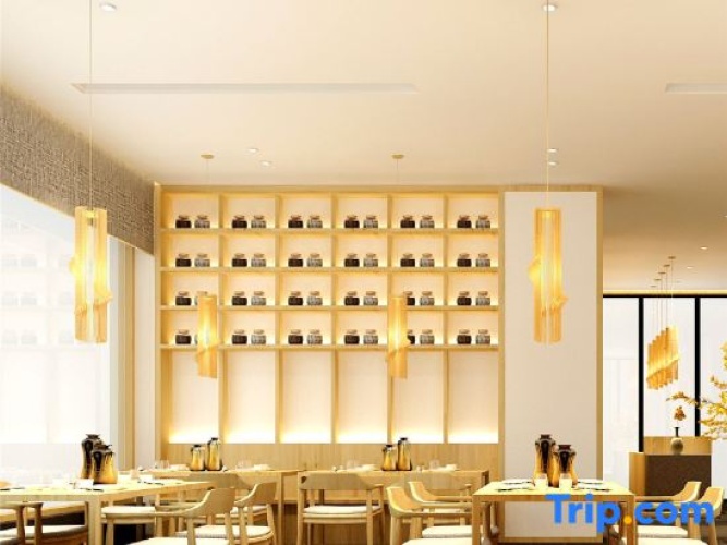 Wuyishan Liuyue Mountain Stream Hotel (Sangu Resort Chongxi Walkway Branch)