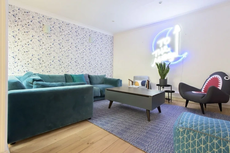 4 Bedrooms Cottage