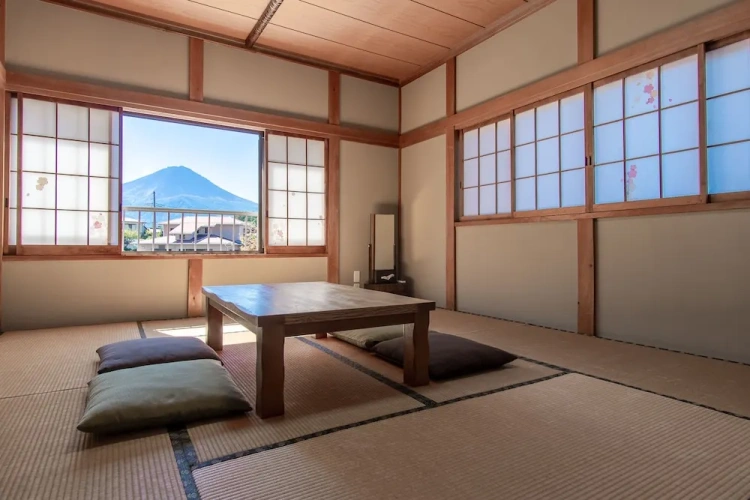Standard Family room with mountain view