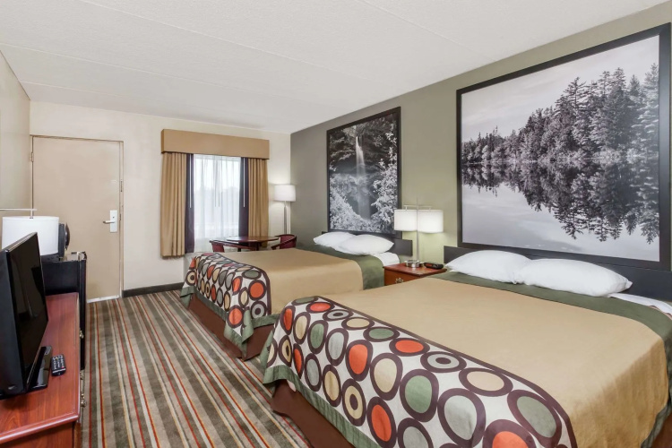 Clarion Pointe Valley Inn