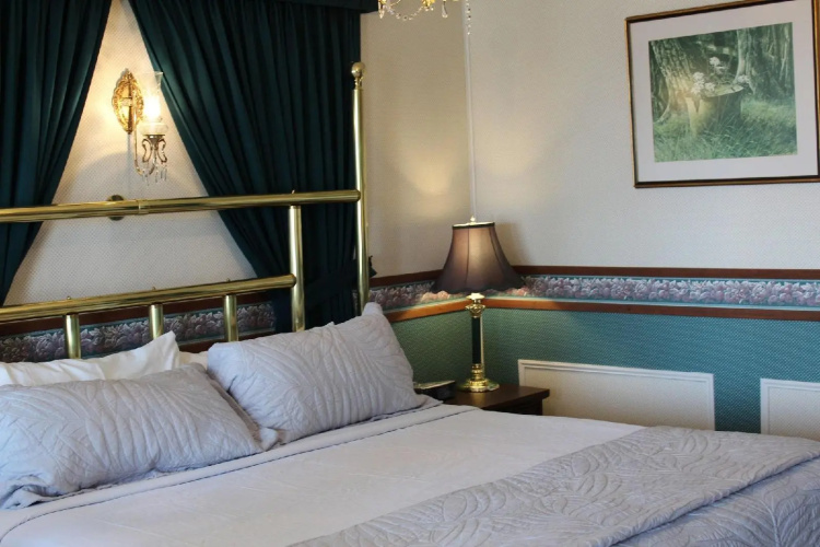 Tara Manor Inn