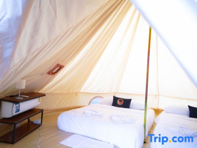 Family Tent with garden view