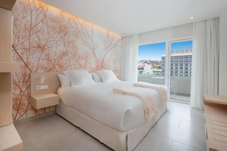 Twin room with sea view