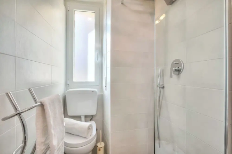 2 Bedrooms Family Apartment with sea view