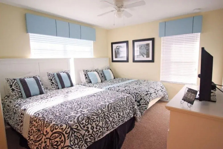 5 Bedrooms townhouse by RedAwning