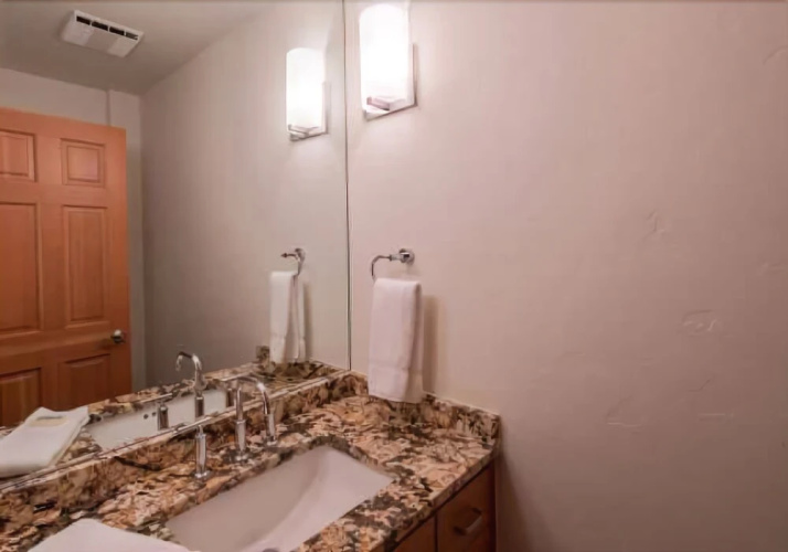 4-Bedroom 4-Bath ski-in/ski-out Condo in Vail