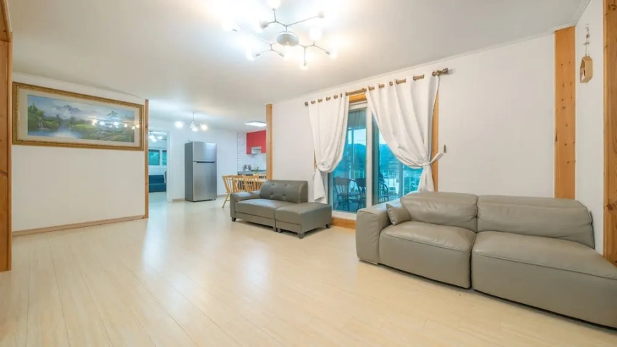 2 Bedrooms Standard Family room with balcony