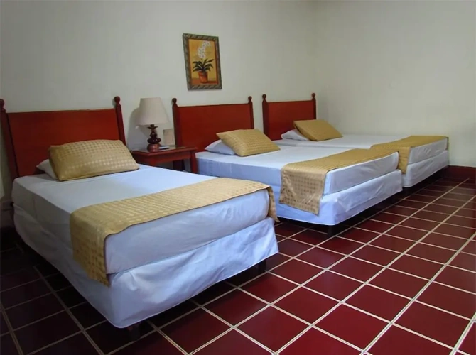 Standard Triple room