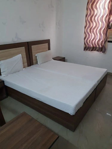 Goroomgo Ambikalia Palace Agra