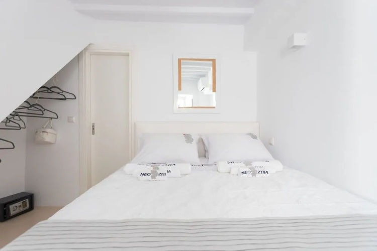 aniko suites Chora