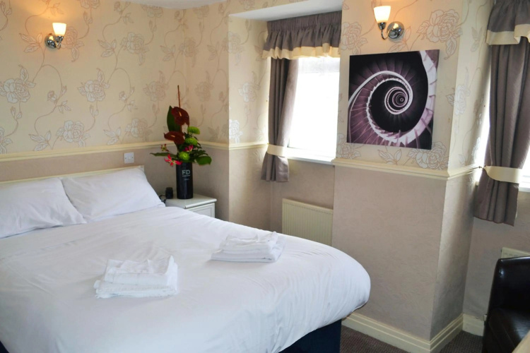 Lyndene Hotel