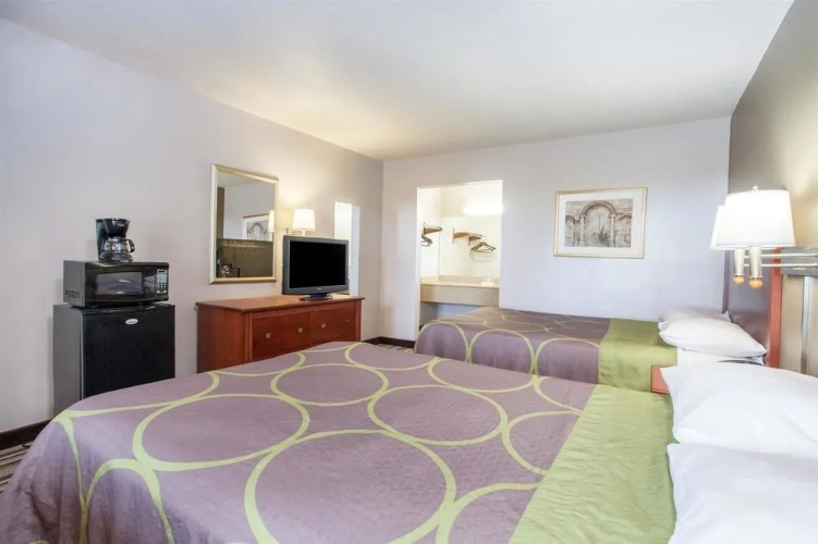 Super 8 By Wyndham Monroe West