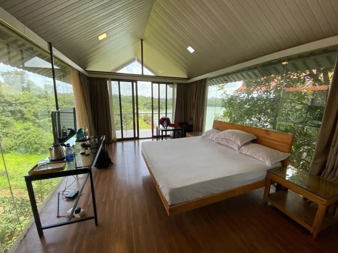 Shvas Island Resort