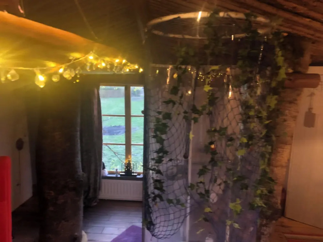 Treehouse Magpies Nest With Bubble Pool