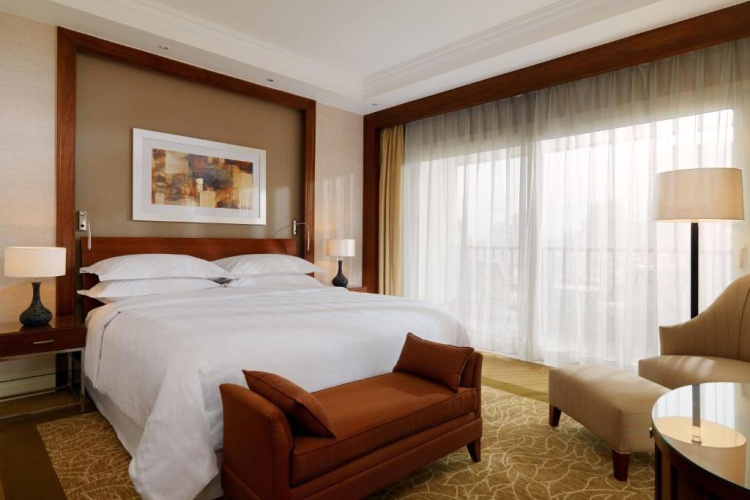 Corner Club Lounge Access Double Suite with balcony and with pool view